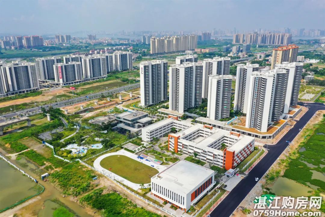 9月开学！高清航拍图看湛江市二中坡头附属学校最新进度